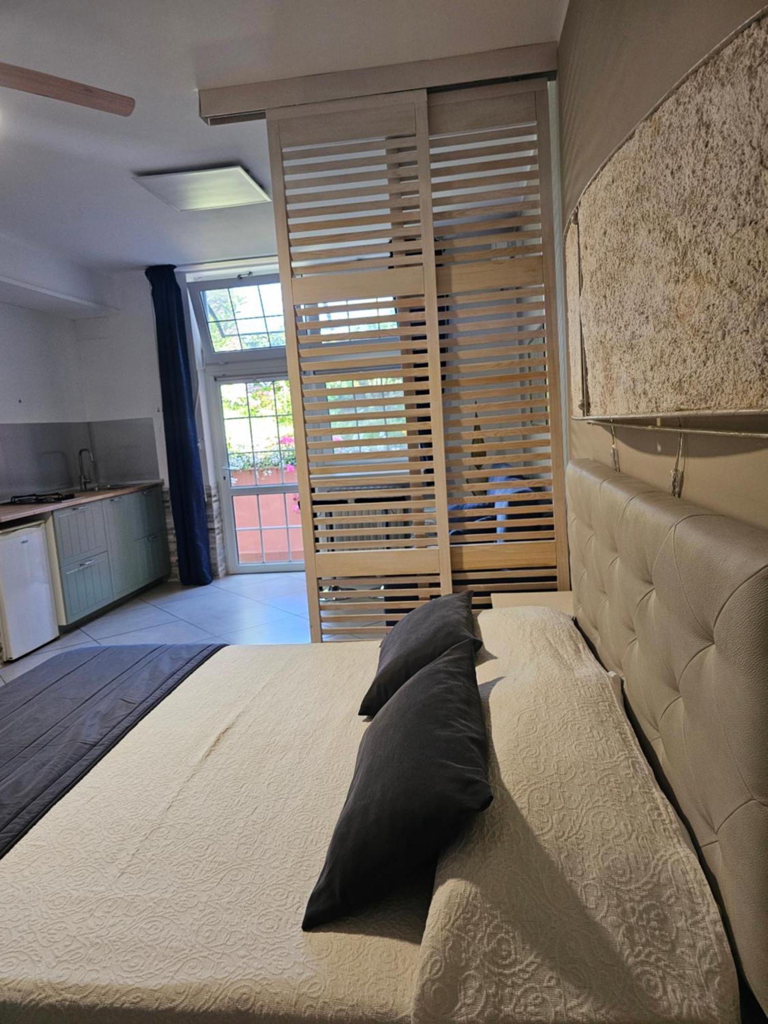 Villa Di Giorgi Apartments Чефалу Екстериор снимка