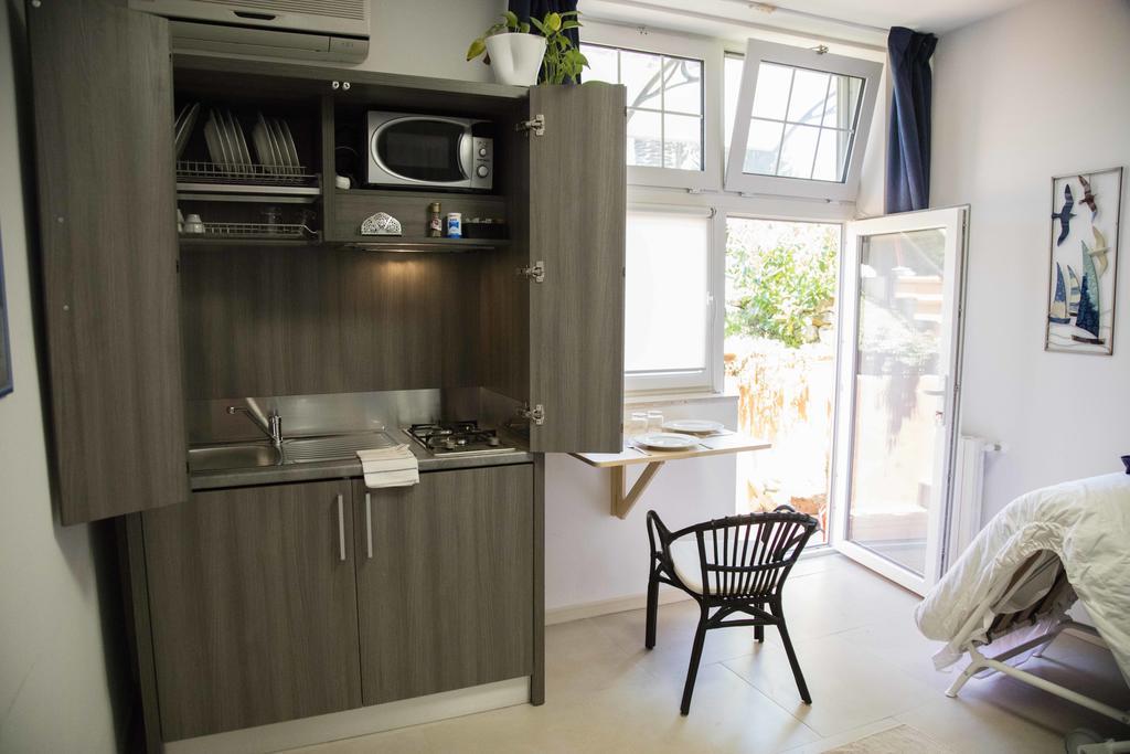Villa Di Giorgi Apartments Чефалу Стая снимка